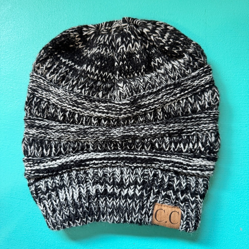 CC Womens Knit Beanie Toque One Size Black White Pony Tail Hole Winter Outdoors